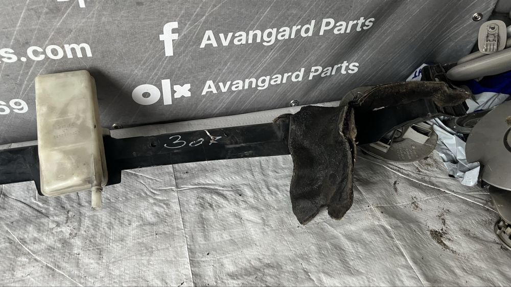 Peugeot 307 лайстна под чистачки