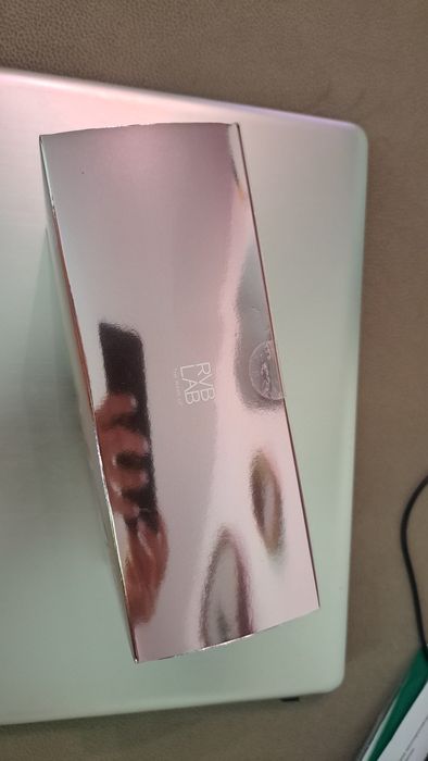Set lip gloss pumping