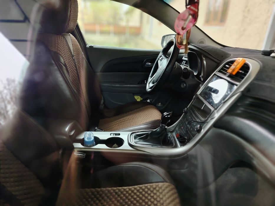 Malibu sotiladi narxini kelishamiz