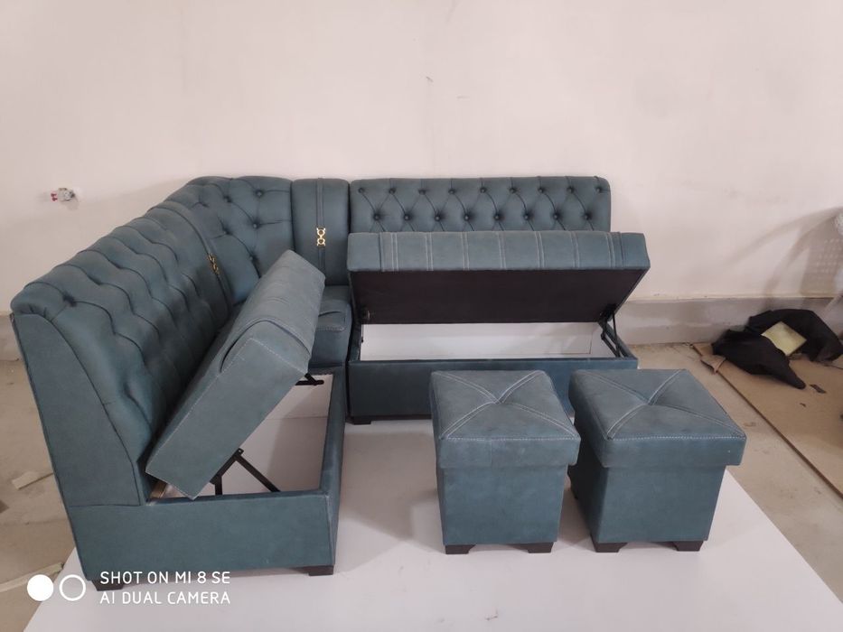 Kuhiniy ugolok Chester. Raskilatnoy  divan