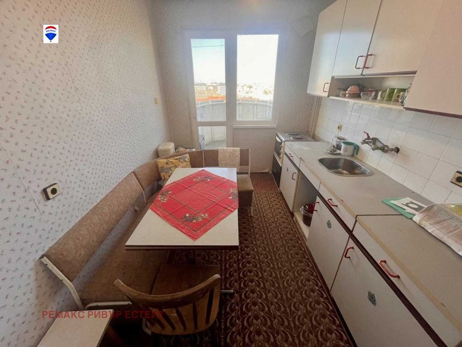 Тристаен апарамент за продажба кв. Родина 2