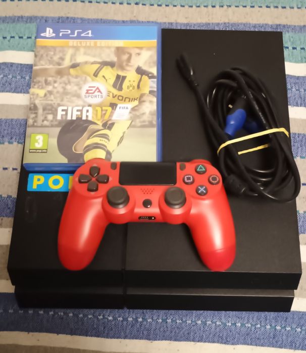 PlayStation 4 slim alb  PlayStation 4 clasic ps4