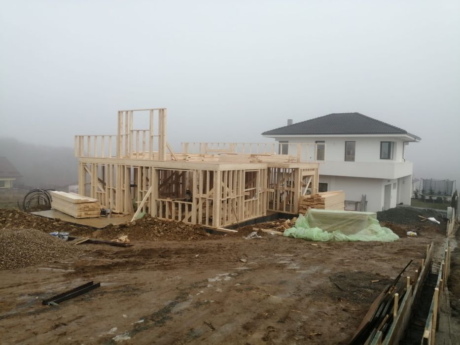 Case pe structura de lemn timber frame