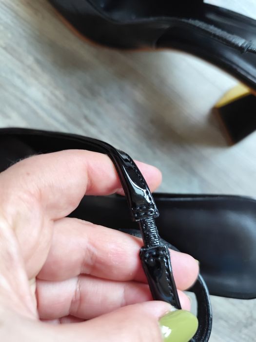 Официални обувки с отворена пета