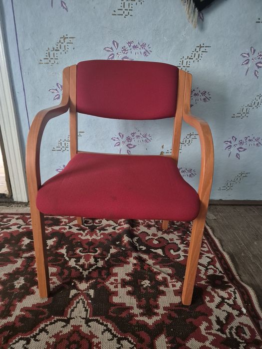 Se vinde scaune tapitate lemn masiv,, cuptor pizza,gratar electric ,masina sigilat boluri si tavi,friteuza electrica 2 cuve!