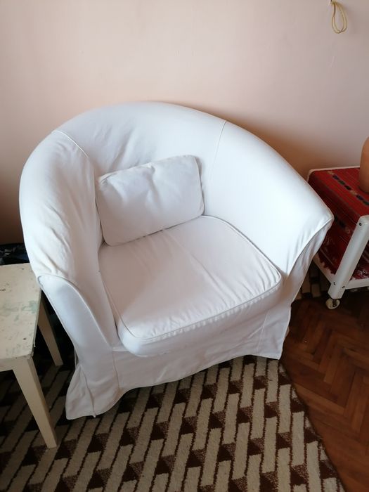 Vând comodă, fotolii, măsuțe, televizor, impecabile