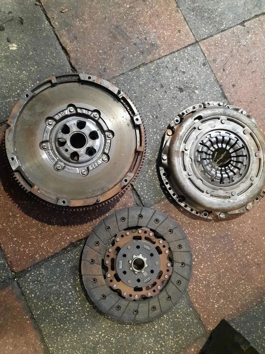 Kit ambreiaj volanta placa disc vw Passat b7 2.0tdi cff skoda octavia