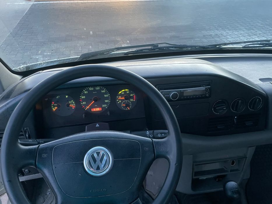 Vând volzvagen elte motor 2.5  an 2006 actele an regulă