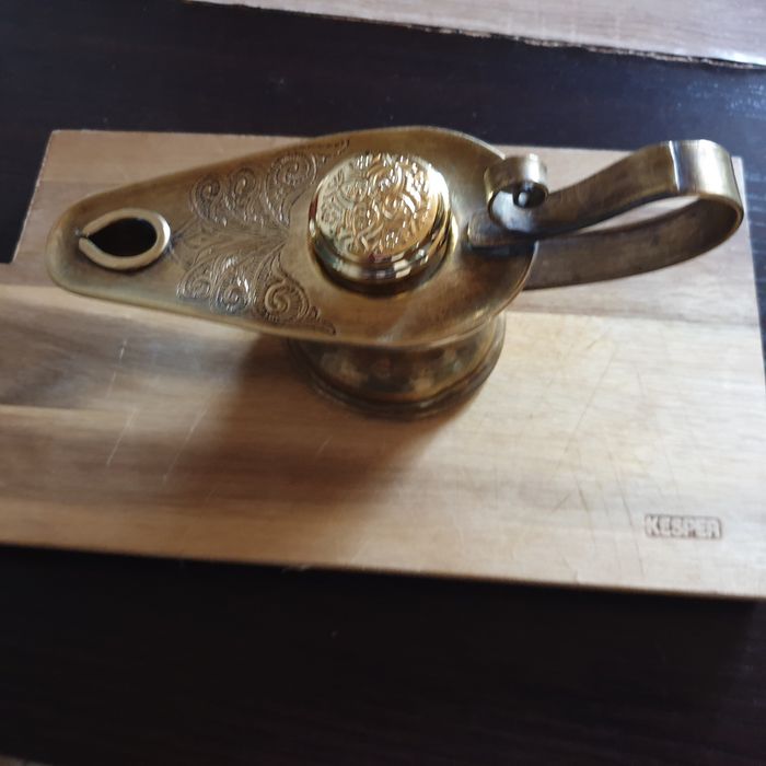 Vand aceste 2 lampi vechi,luate de la un targ din Siria