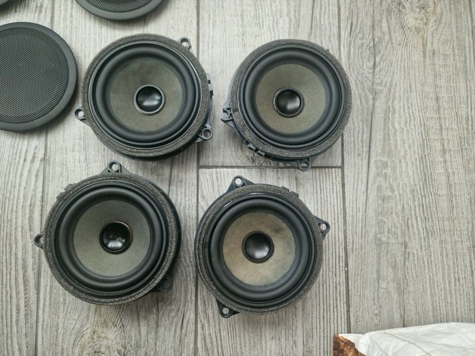 Sistem audio hi-fi boxe, difuzoare, subwoofer, amplificator