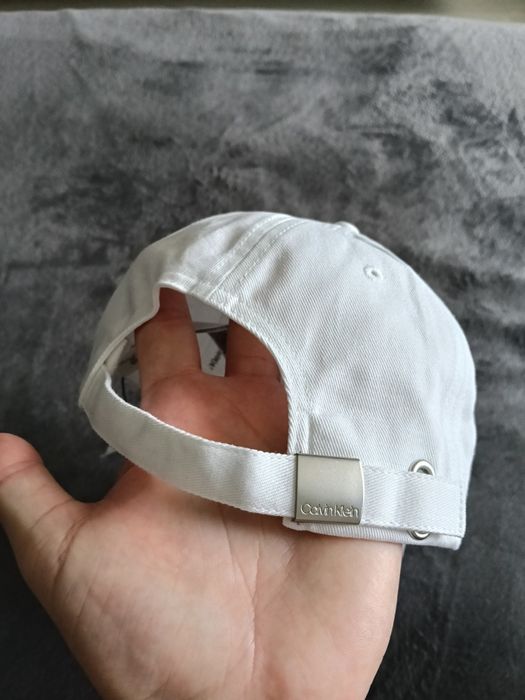Calvin Klein Jeans seasonal printed șapcă unisex culoare alba cu logo mic mărime OS noua originala