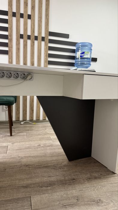 Продам стол для маникюра