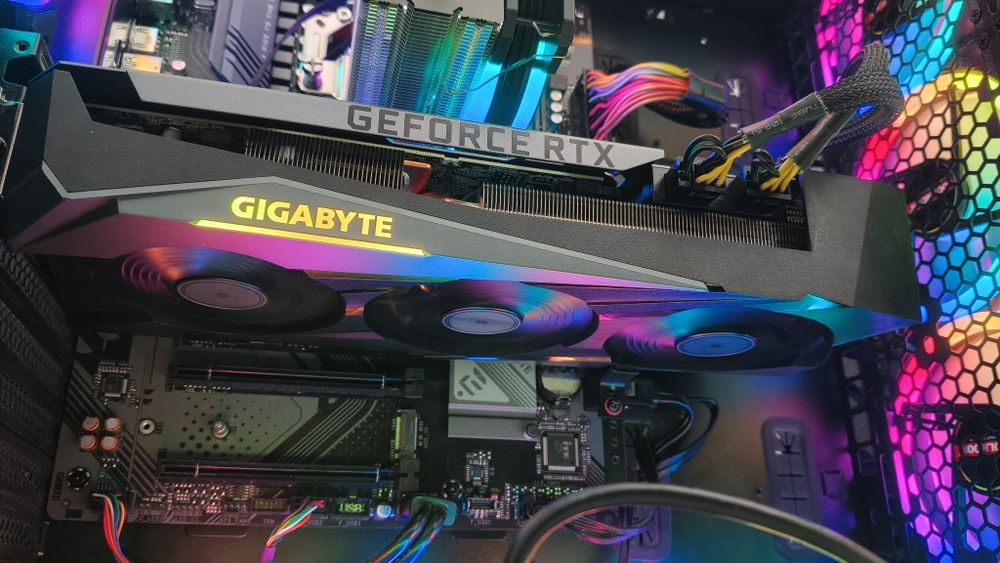 Vand /schimb Gigabyte RTX 3070TI OC, 3 ventilatoare