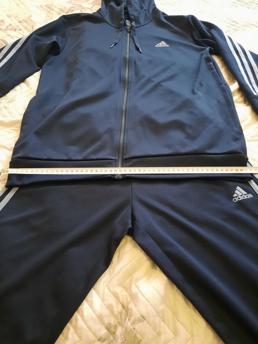 Екип на марката Adidas