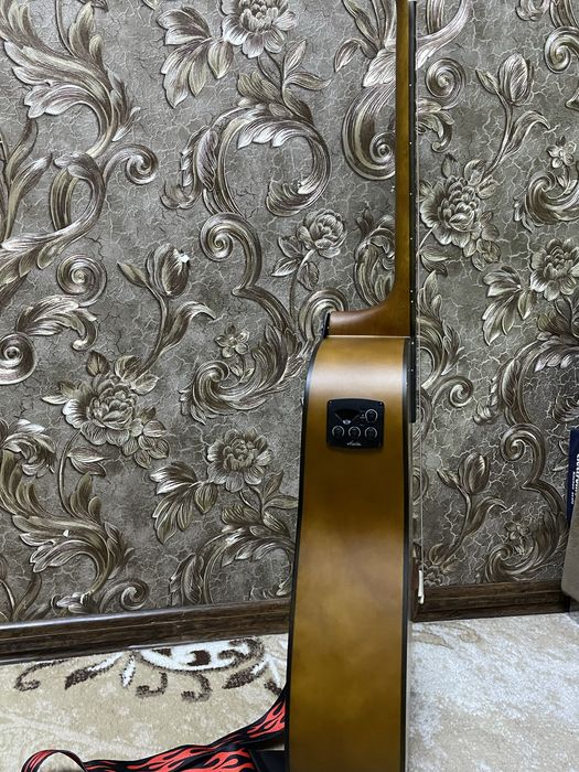 Gitara sotiladi holati yaxshi saqlangan