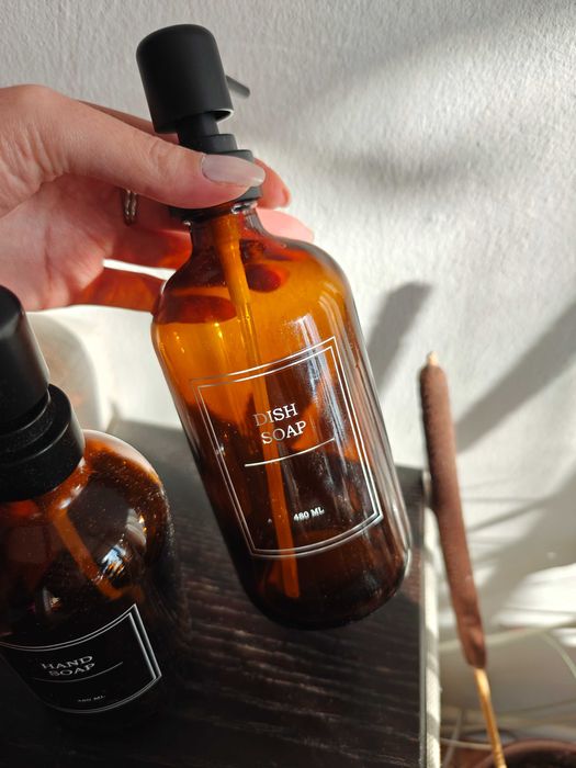 Чисто нов комплект диспенсъри за сапун и препарат за миене