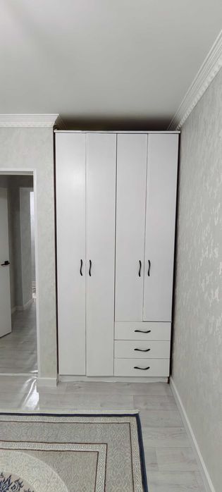 Шкаф спальный в хорошем состоянии