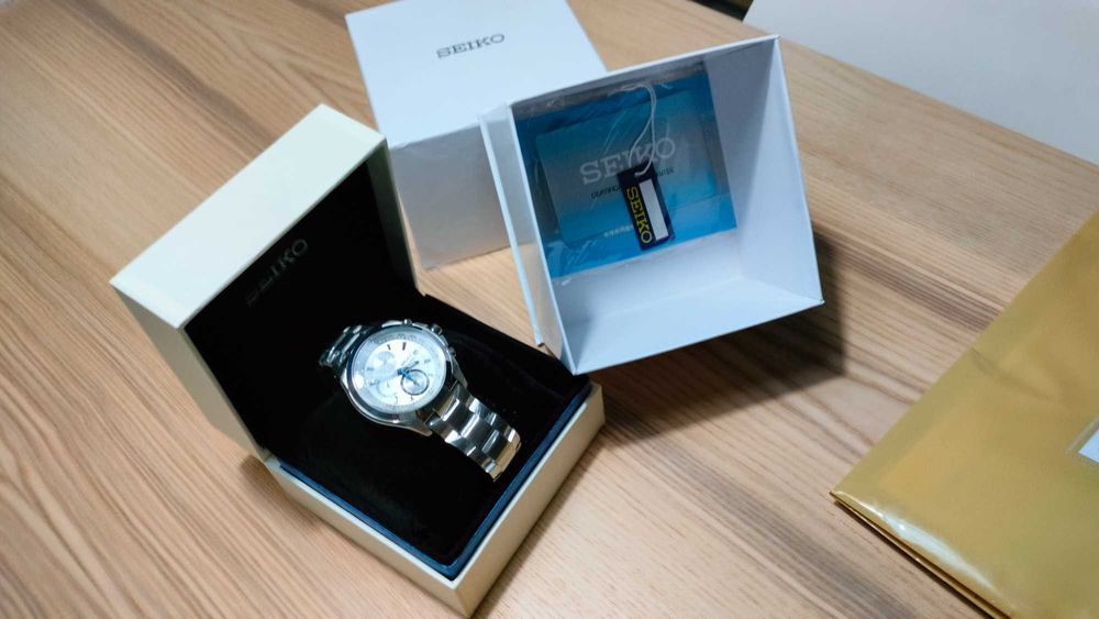 Чисто нов часовник Seiko с кутията.