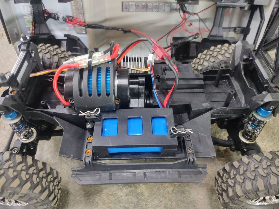Rc crawler катерач