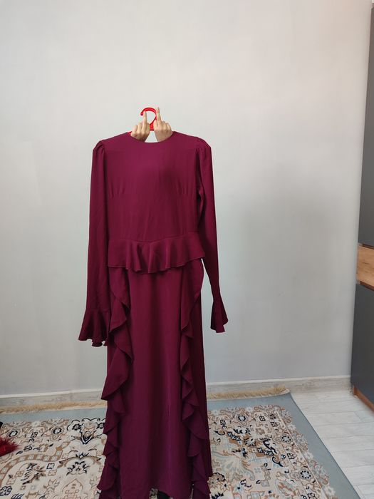 Әйелдерге арналған көйлек пен сарафан сатылады