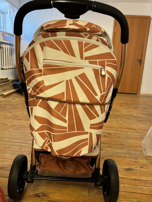 Детская прогулочная коляска