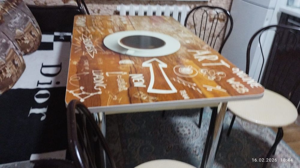 Стол и 4 стулясымен