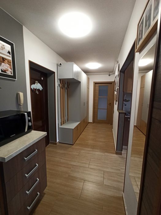 Inchiriez Apartament 2 camere etajul 2