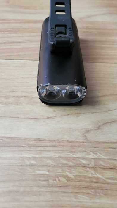 Lantrna Led Bicicleta cu acumulator 2400mAh  usb +micro Usb incarcare