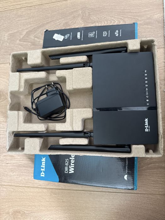 Router DLink DIR-825