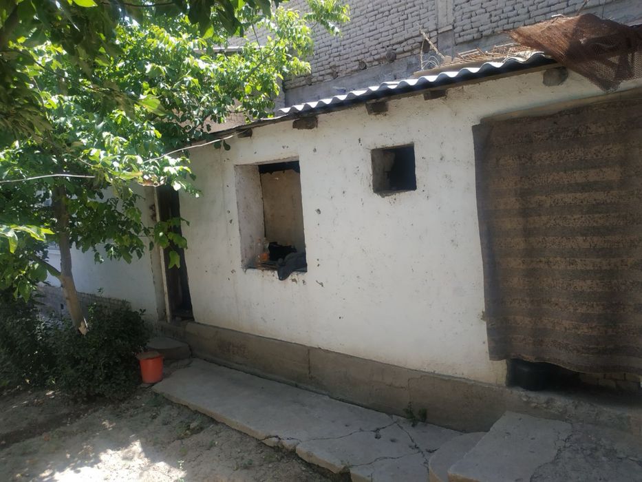 Уй сотилади (шахар марказидан)