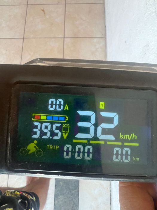 Trotinetă cu 3 viteze prinde 35km