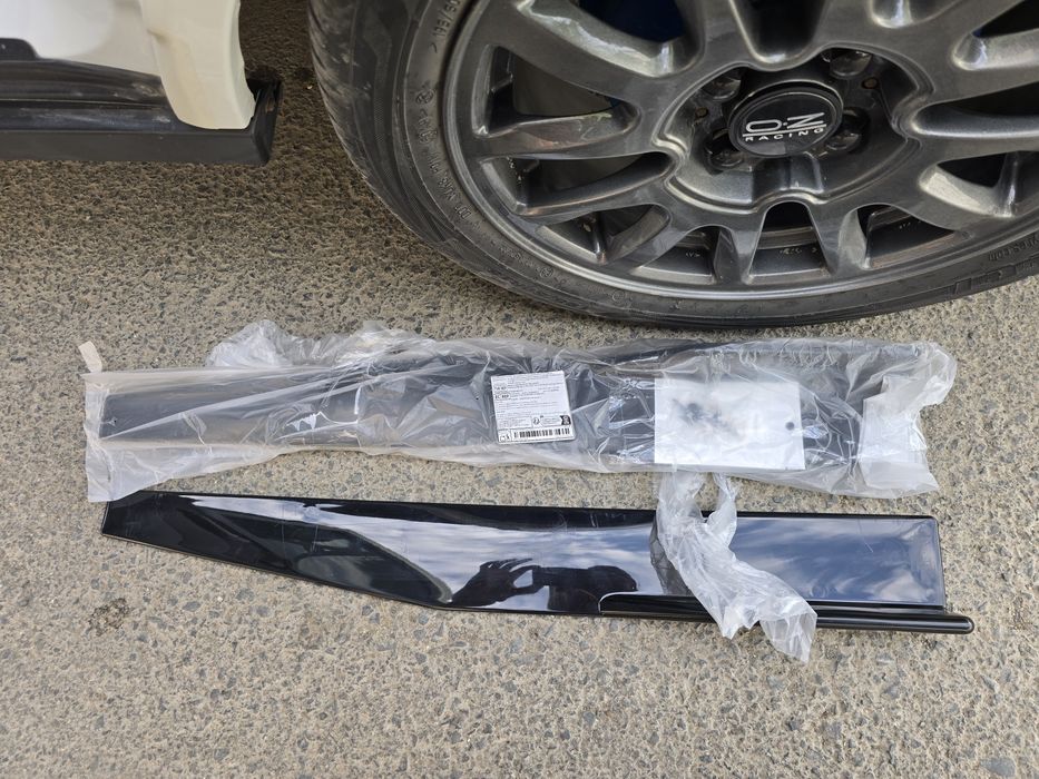 Сплиттер на порог автомобиля