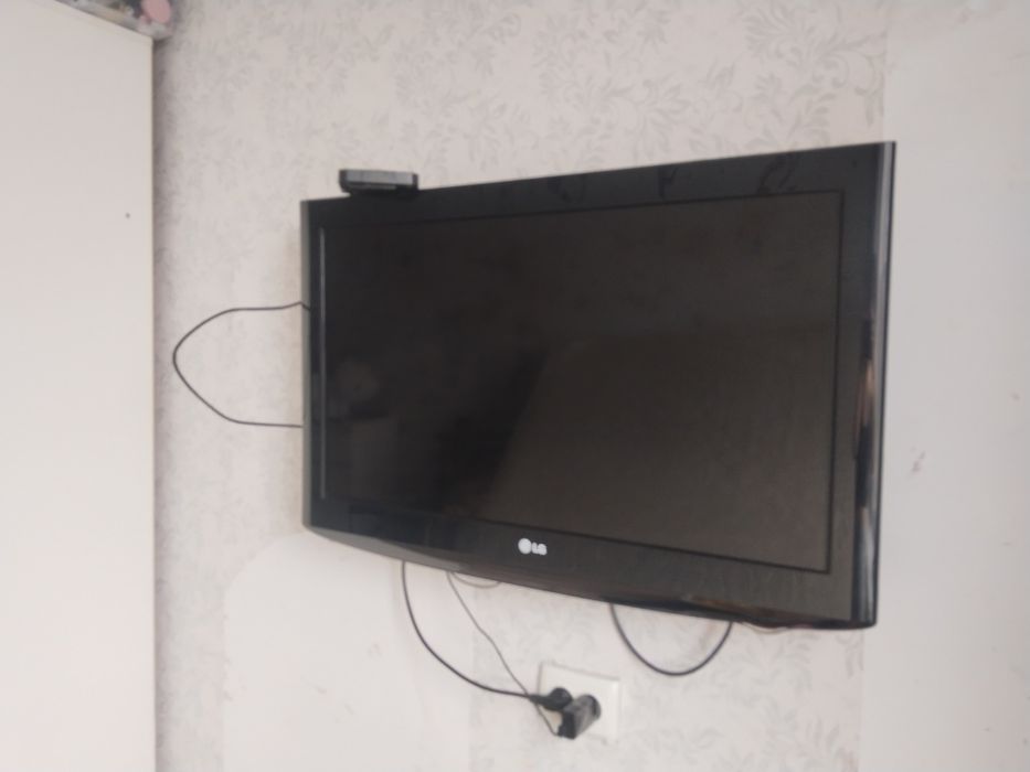 Продам телевизор 82 диагональ lg