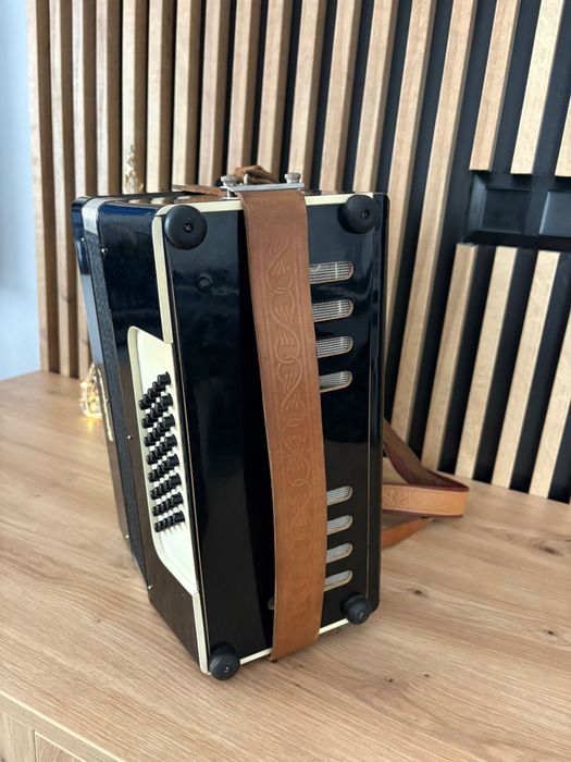 Acordeon Weltmeister cu 40 de basi