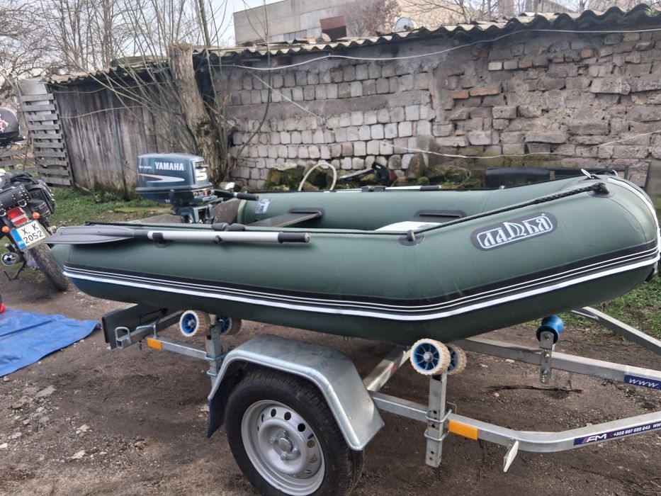 Лодка с пет коня двигател Yamaha