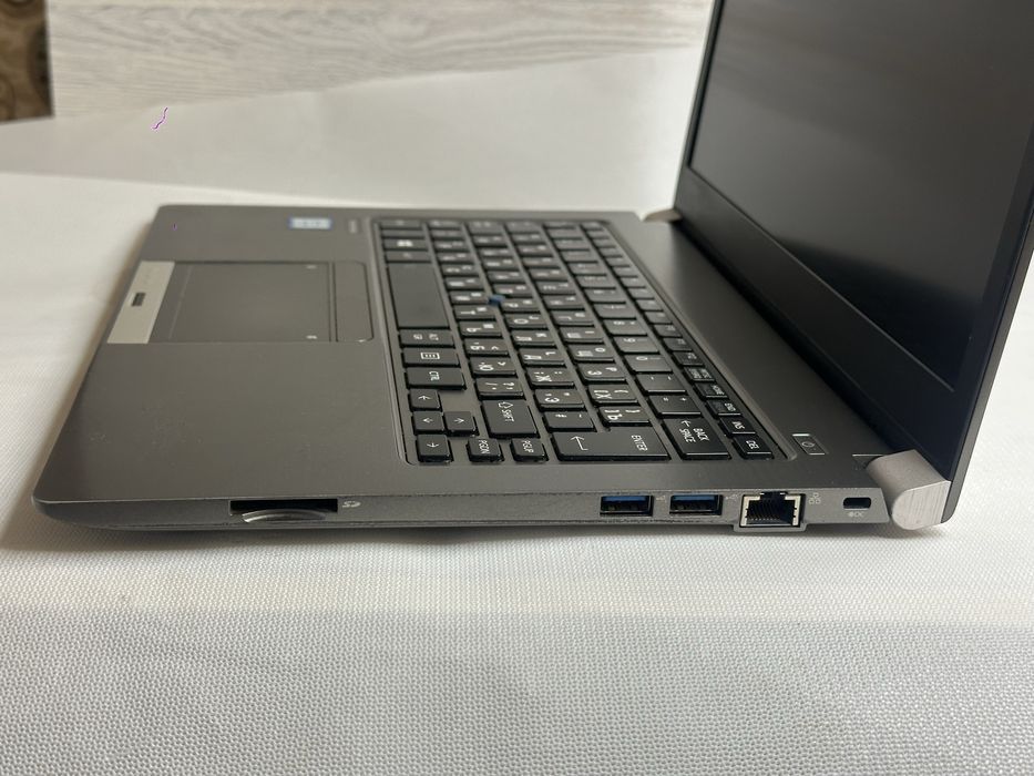 Ультратонкий ноутбук Toshiba Laptop 14 intel Core i5 8/256Gb SSD