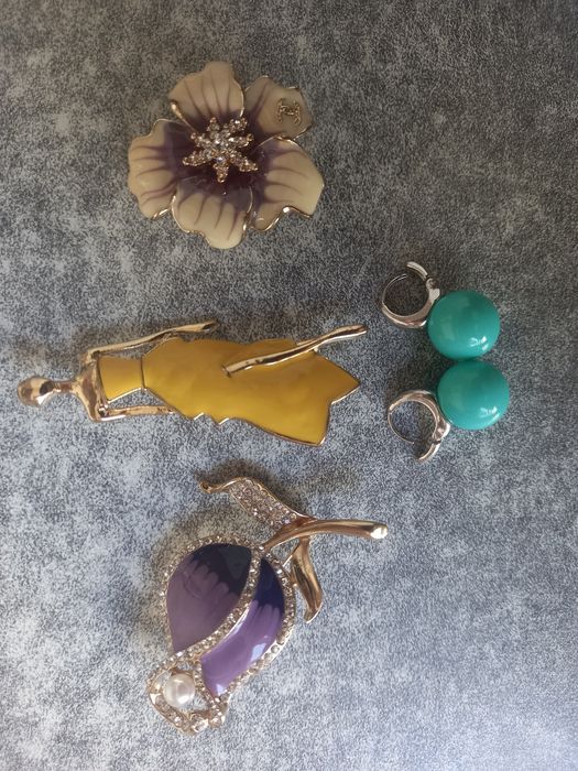 Продаются ювелирные броши и серьги под бирюзу. Зза все броши