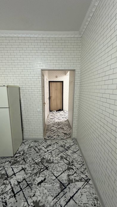 Квартира сотилади янгихает тумани 16 этажка 1- этаж 2 хонали 60 кв