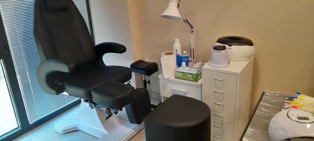 Стол за педикюр 112 - бял/сив/черен