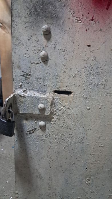 Продам сейф 80×60×50 см две полки