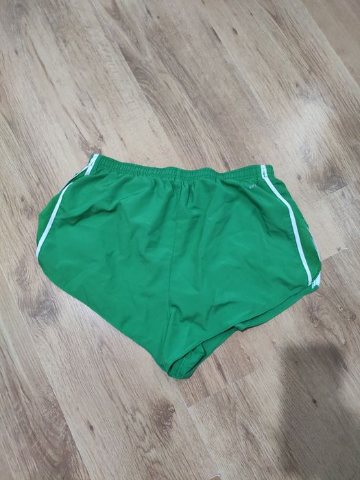 Pantaloni scurți de damă Nike Dri Fit mărimea L