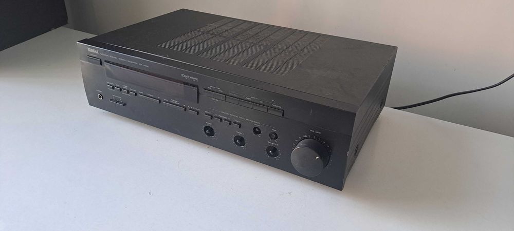 Yamaha RX V 480 amplificator nu scoate sunet