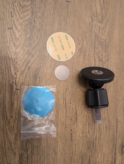 Suport telefon auto cu magnet