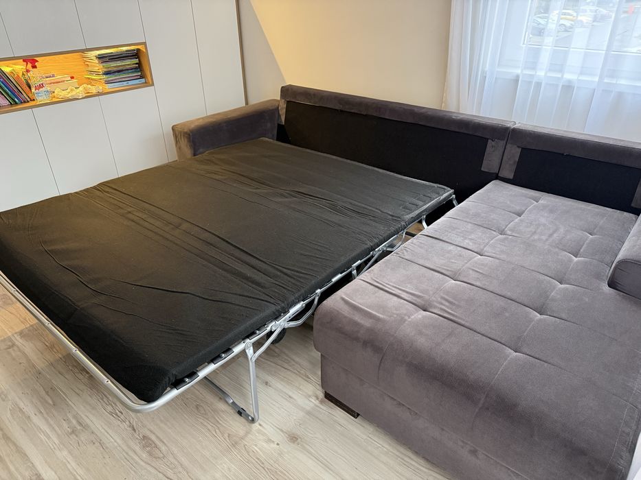 Canapea extensibila cu zona de relax si lada