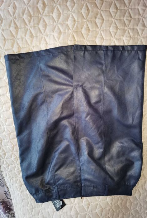 Тъмносиня пола - нова