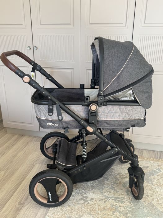 Коляска с люлькой