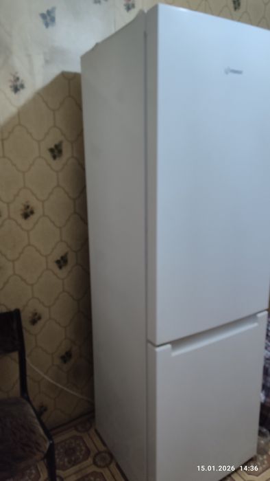 Продается двухкамерный холодильник INDESIT