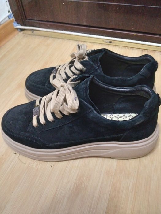 Snekears barbati marimea 39 purtați de 3 ori.