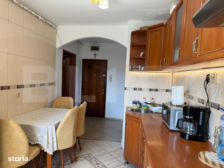 1 camera decomandata de inchiriat intr-un apartament cu 4 camere, zona