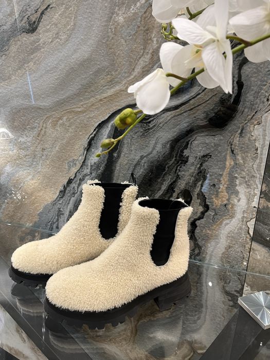 Продавам обувки….